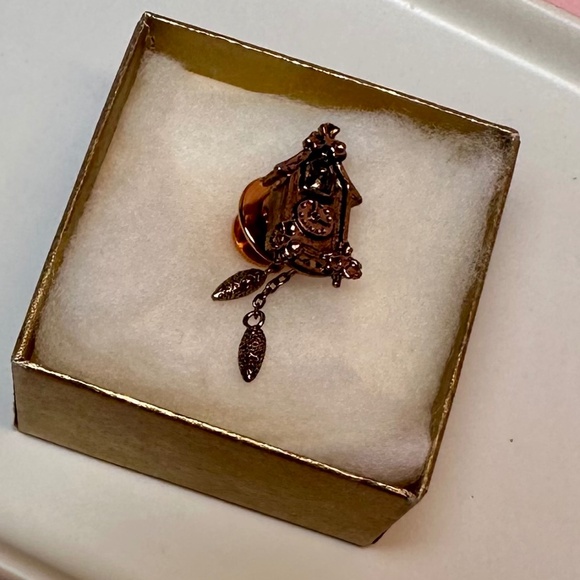 Avon Cute Cuckoo Pin • With Original Box • - Picture 1 of 4